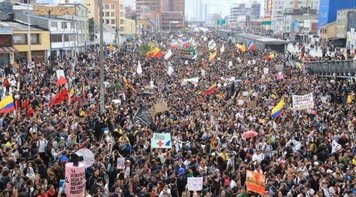 Greve geral na Colômbia mobiliza cidades e ao menos um milhão de pessoas vão às ruas