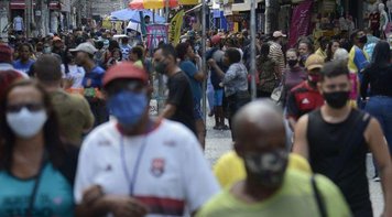 Covid sobe 23% nas Américas; no Brasil, réveillon e Carnaval podem ser cancelados 