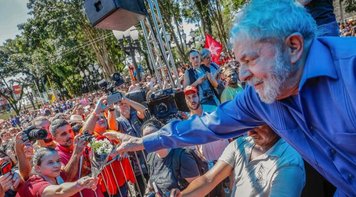'Cometi o crime de fazer o Brasil ser respeitado no mundo', diz Lula