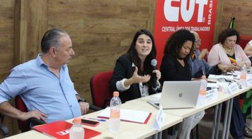 Para derrotar plano de Bolsonaro é preciso mudar estratégia de luta, diz professora 