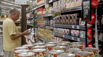 Pandemia impacta na alimentação dos brasileiros e leite e carne viram itens de luxo