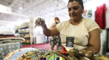 Bolsonaro veta PL que priorizava mulher chefe de família no pagamento do auxílio