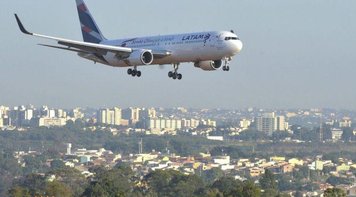 Aéreas travam negociação e pilotos e comissários iniciam greve na segunda 29