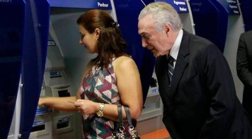 Direção da Caixa economiza com empregados e esbanja com Temer