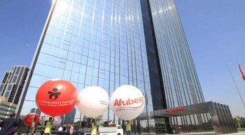 Trabalhadores do Santander distribuem carta aberta a Ana Botín