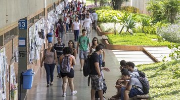 Com MP, Bolsonaro autoriza Weintraub a intervir em 17 universidades federais