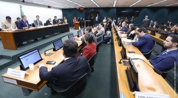 Comissão da Câmara aprova isenção de IR para quem ganha até R$ 5mil