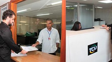 Sindicato e deputado Paulo Teixeira entram com representação contra presidente da Caixa