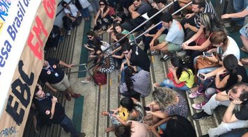 Trabalhadores da EBC mantêm greve e agendam assembleia para sexta (17)