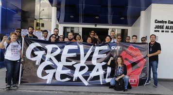 Na Greve Geral, bancários de Brasília param agências e prédios e sobem o tom contra a reforma da Previdência