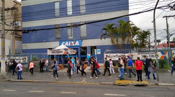 Caixa lucra R$ 16 bi em nove meses, mas fecha 1.341 postos de trabalho