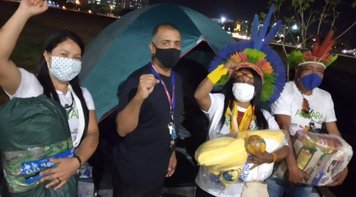 Sindicato leva apoio a povos indígenas acampados nas imediações do Teatro Nacional