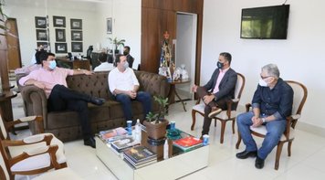 Sindicato realiza reunião com prefeito de VG e conquista compromisso de prioridade dos bancários