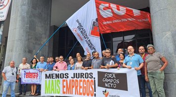 Trabalhadores protestam contra juros altos em todo o Brasil