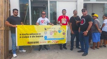 Sindicato faz protesto em agência do Itaú por condições de trabalho dignas