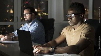 Ao longo de toda a vida, negros recebem R$ 900 mil a menos que não negros no Brasil