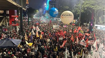 Manifestação para taxar super-ricos transforma-se em ato pela soberania do país