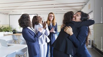 Bancárias comemoram lei que prevê cota feminina em conselhos de empresas públicas