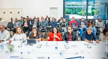 Trabalhadores cobram e bancos aceitam criar mesa permanente de negociações sobre IA