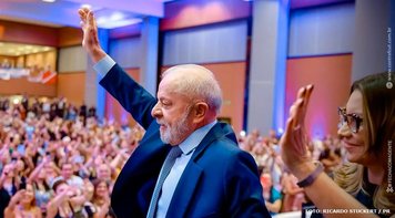 Lula sanciona lei que estende licença-maternidade em caso de internação prolongada